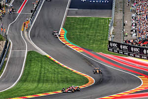 In der berühmten Eau Rouge-Senke