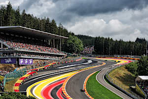 Die berühmte Passage Eau Rouge-Raidillon in Spa-Francorchamps