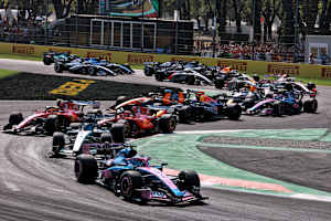 Pierre Gasly führte das Monza-Rennen nach dem Start von Pole kurzzeitig an