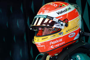 Schon in Monza fuhr Fernando Alonso mit Spanien-Helm. Nächster Stopp Madrid