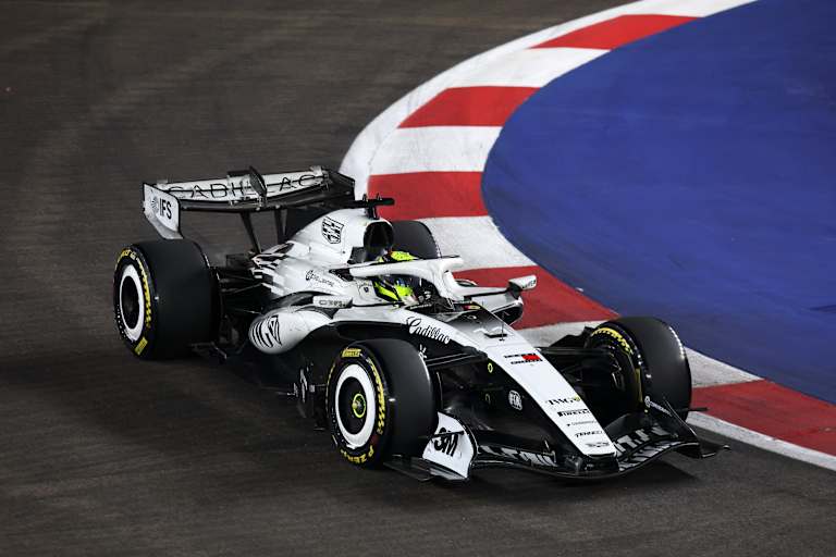 Sergio Pérez (Cadillac) unterwegs in Singapur