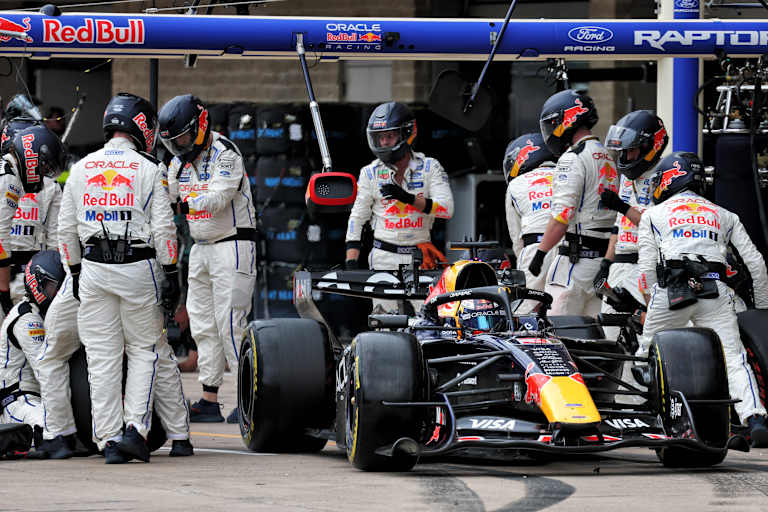 Max Verstappen beim Boxenstopp in Austin