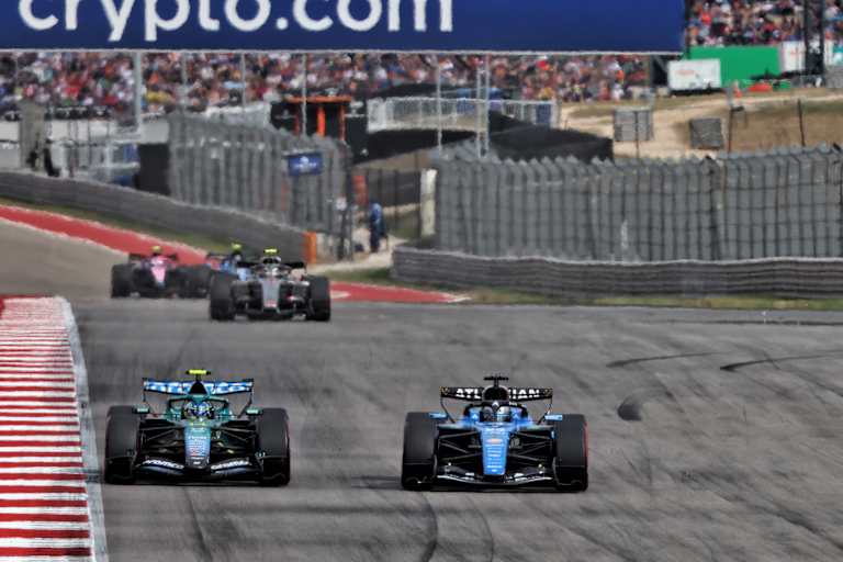 Werden wohl keine Freunde mehr: Fernando Alonso und Alex Albon in Austin