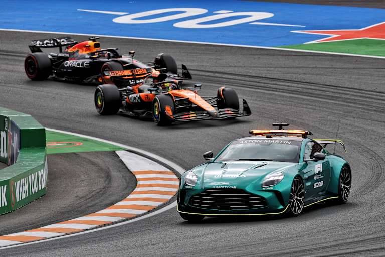 Das alte Aston-Martin-Safety-Car im Einsatz (Zandvoort 2025)