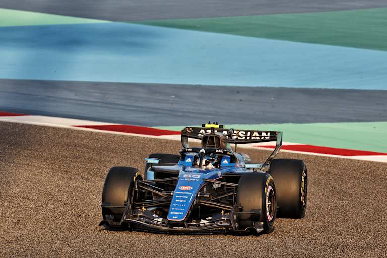 Carlos Sainz mit seinem Williams für die neue Saison