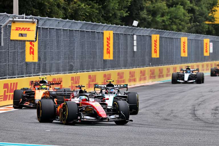 Charles Leclerc vor Kimi Antonelli und Lando Norris