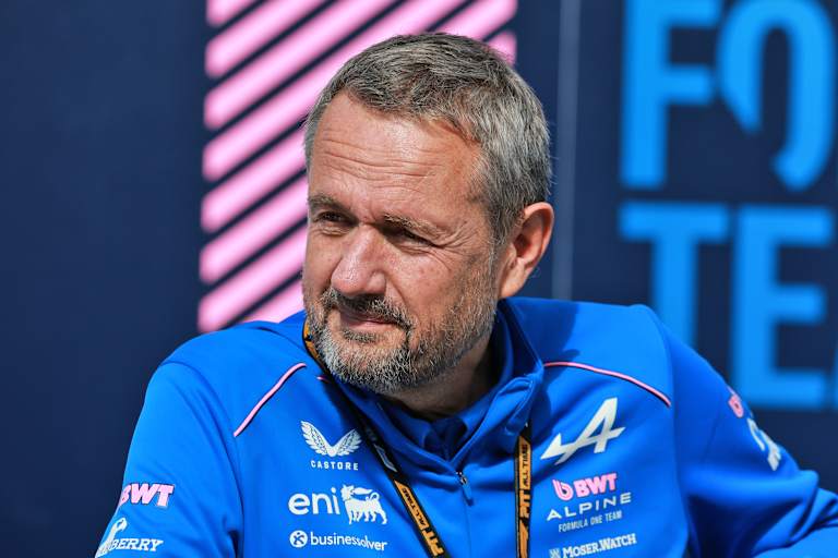 Alpine-F1-Geschäftsführer Steve Nielsen hat Mitleid mit der Konkurrenz