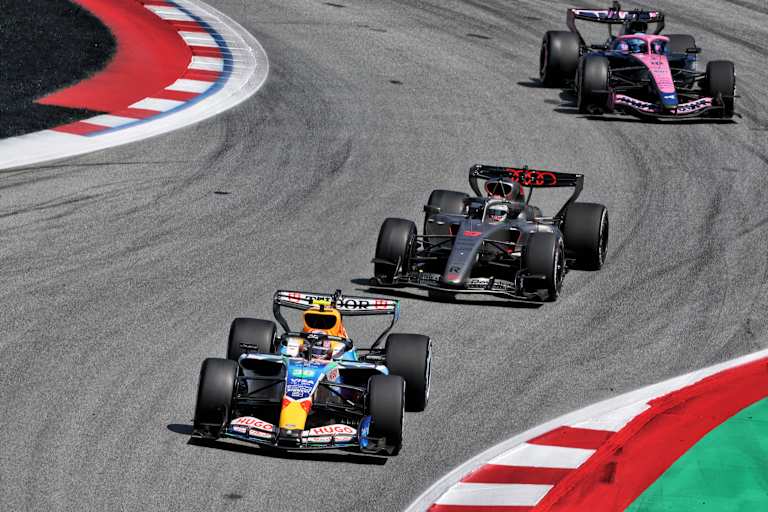 Liam Lawson vor Nico Hülkenberg