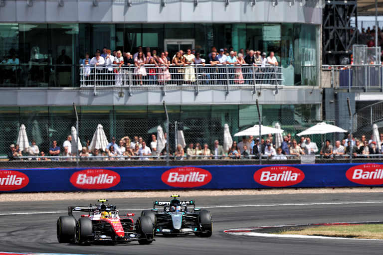 Ferrari gegen Mercedes