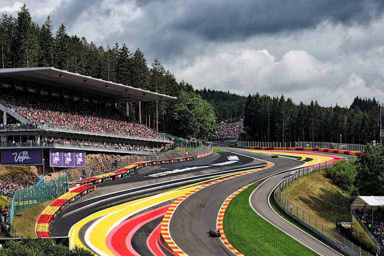 Die berühmte Passage Eau Rouge-Raidillon in Spa-Francorchamps