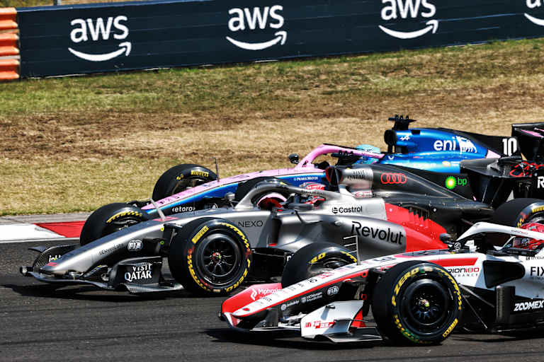 Nico Hülkenberg zwischen Gasly (oben) und Ocon 