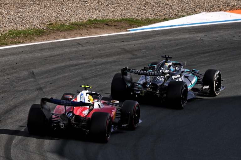 Lewis Hamilton und George Russell im Duell