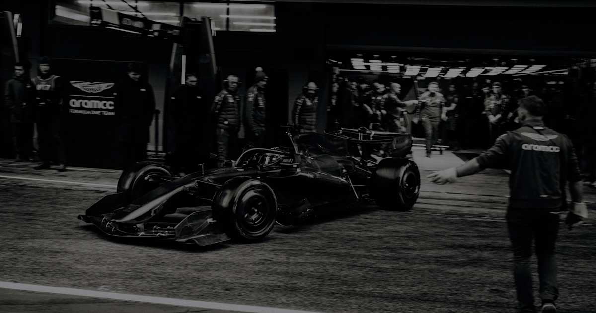 Aston-Martin-von-Alonso-Wie-Verstappen-Renner-mit-Seitenkasten-Sensation