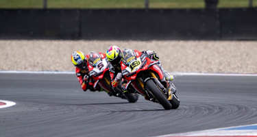 Yari Montella am Hinterrad von Alvaro Bautista