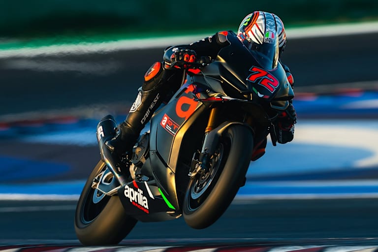 Marco Bezzecchi testete mit einer Aprilia RSV4