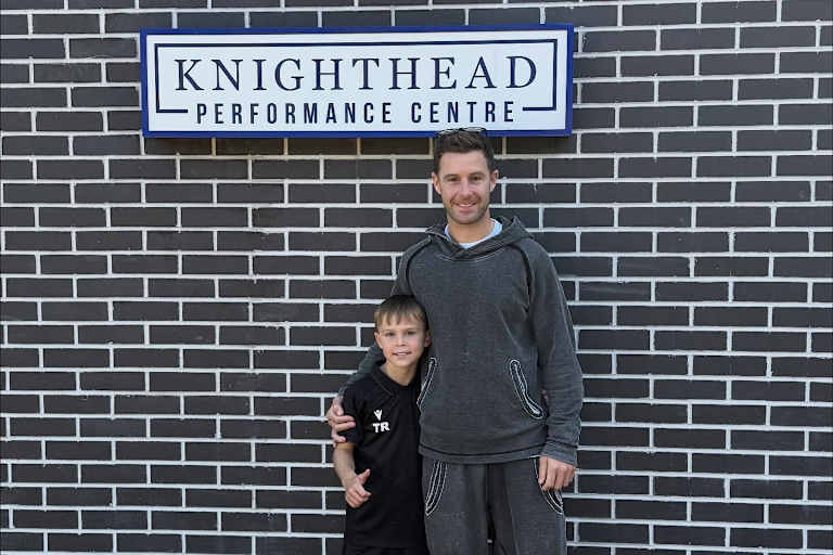 Jonathan Rea ist Stammgast auf dem Fußballplatz