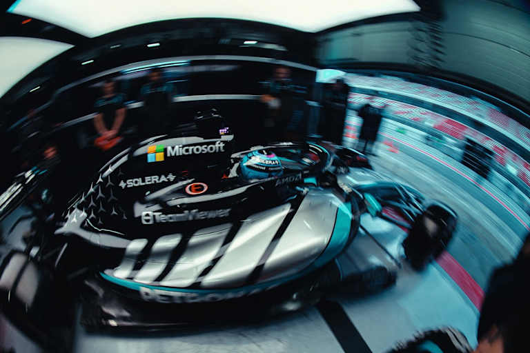 George Russell geht für eine weitere Runde auf die Bahn