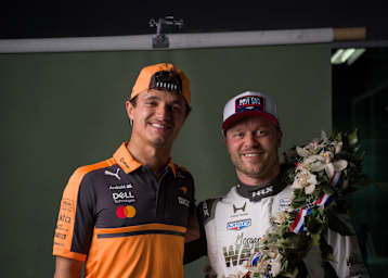 Lando Norris liess sich mit Indy-500-Sieger Felix Rosenqvist ablichten