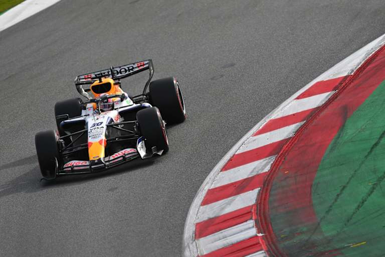 Liam Lawson in Spanien an der Arbeit mit dem Auto der Racing Bulls