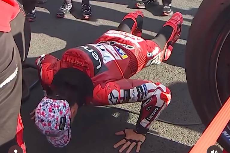 Marc Marquez überraschte mit Liegestützen vor dem Rennstart