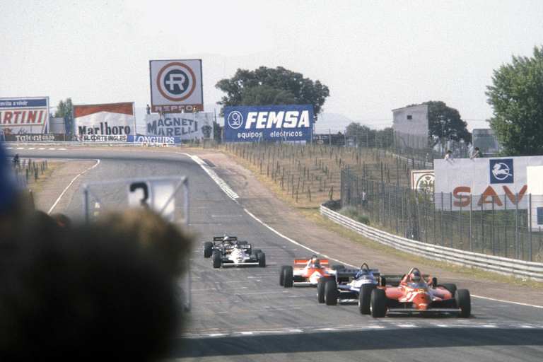 Gilles Villeneuve führt den D-Zug von Jarama an