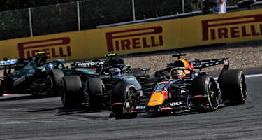 Kimi Antonelli jagt Max Verstappen