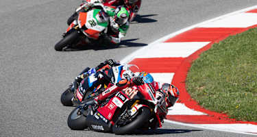 Ein Sinnbild: Nicolo Bulega vor Miguel Oliveira und Alex Lowes