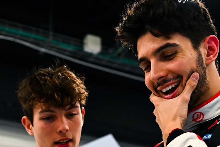 Esteban Ocon (rechts) mit Oliver Bearman