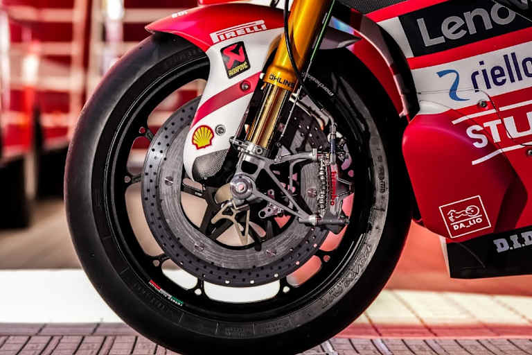 Die Superbike-WM verzögert ab 2027 mit Carbon-Bremsen von Brembo
