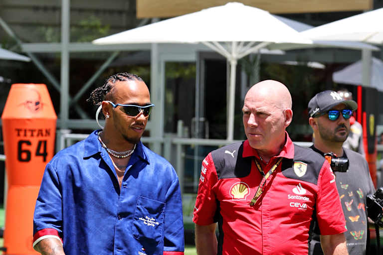 Lewis Hamilton mit Ferrari-Ingenieur Jock Clear