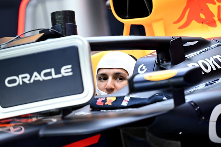 Isack Hadjar hat seinen 1. Testeinsatz als Red Bull Racing-Pilot absolviert