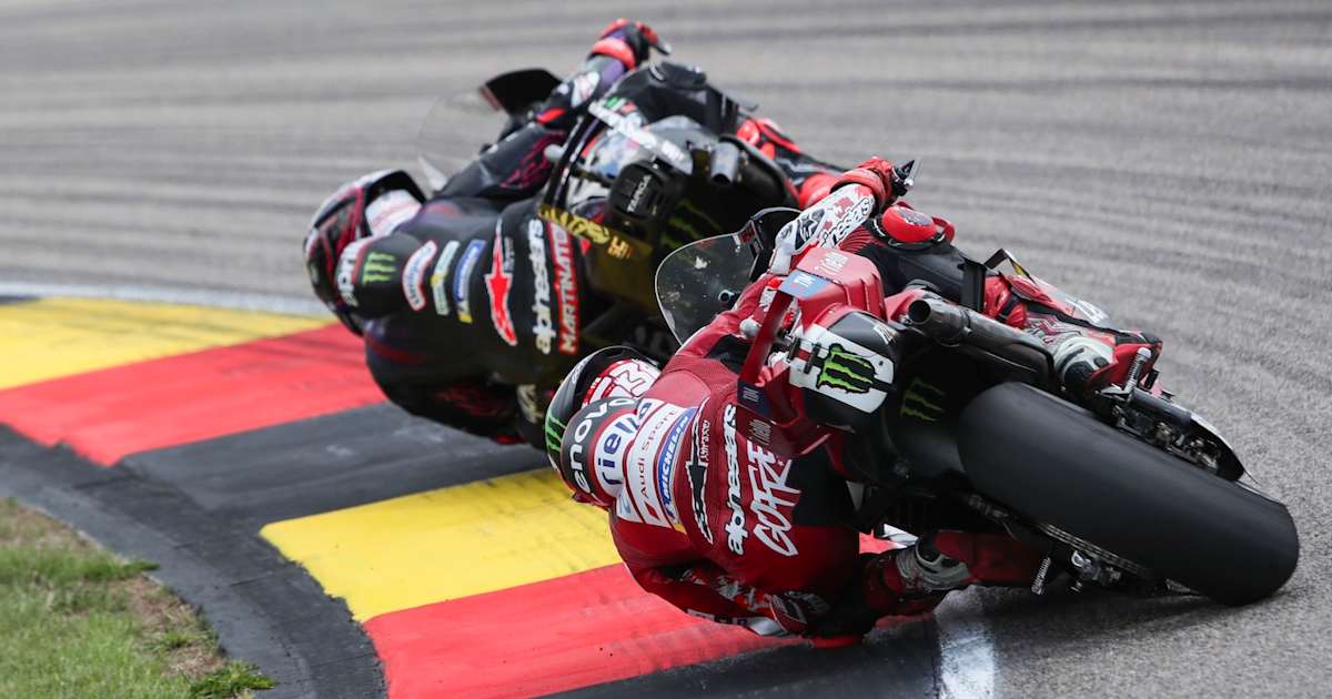 Wie-in-alten-Zeiten-Fans-in-Sachsen-feierten-Duell-Bagnaia-gegen-Martin