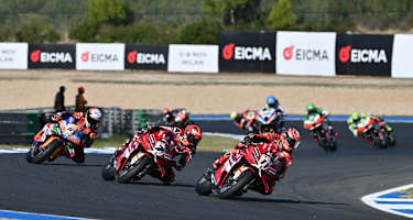 Nur in der Anfangsphase war das Superbike-Feld dicht beisammen.
