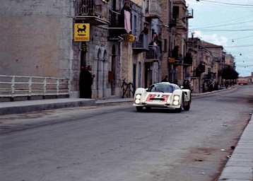 Willy Mairesse und Herbert Müller eroberten 1966 im Porsche 906 den Sieg