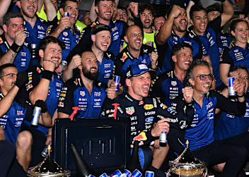 Verstappen, Mekies & Co. feiern den Sieg in Singapur