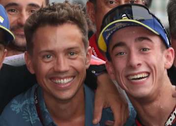 Spanisches Trio: Manager Albert Valera mit Jorge Martin und Pedro Acosta