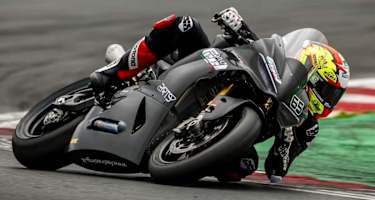 Philipp Öttl auf der neuen Ducati Panigale V2