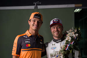 Lando Norris liess sich mit Indy-500-Sieger Felix Rosenqvist ablichten