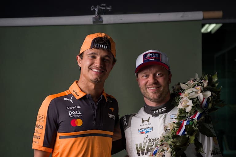 Lando Norris liess sich mit Indy-500-Sieger Felix Rosenqvist ablichten