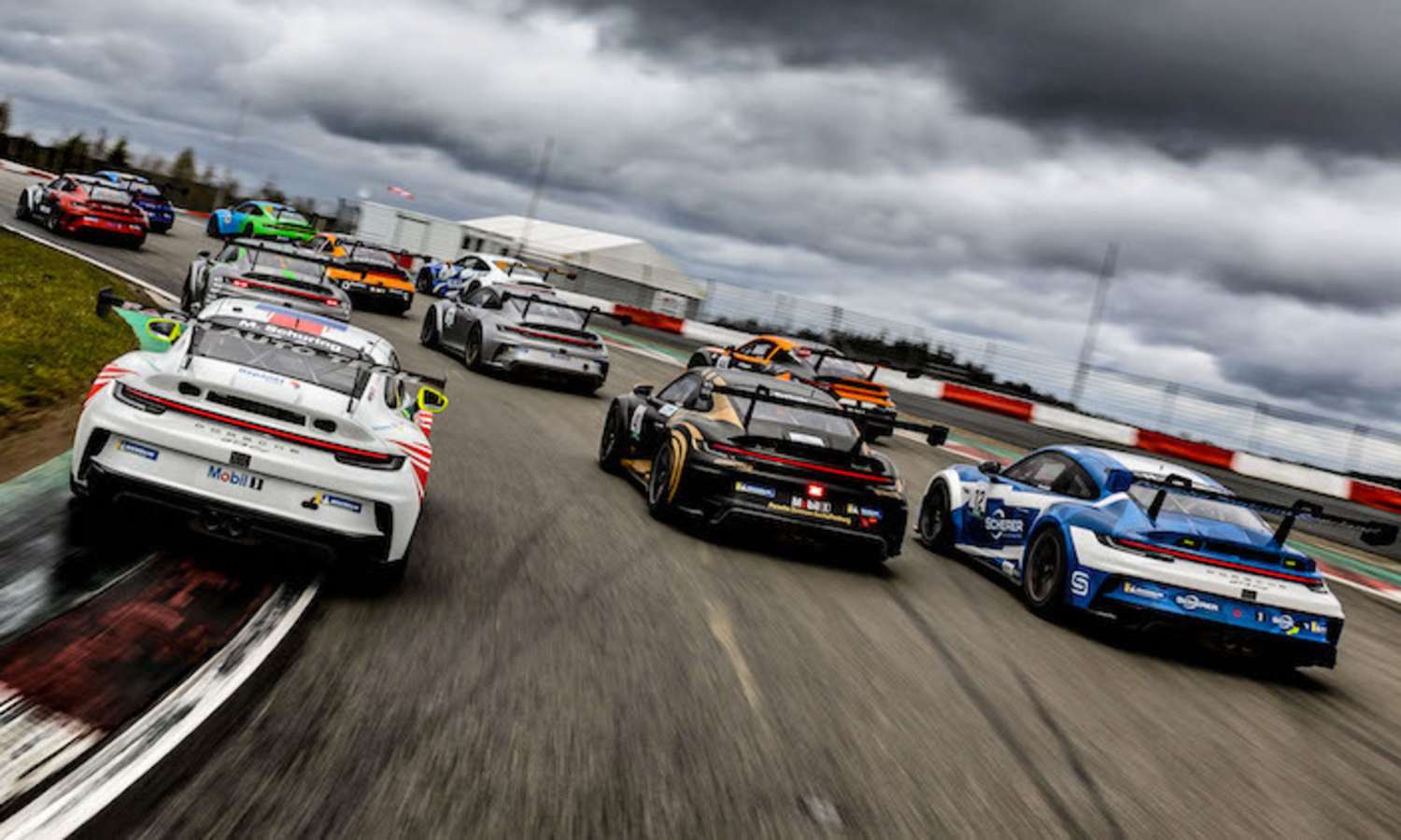 32 Fahrzeuge begeistern im Porsche Carrera Cup Deutschland