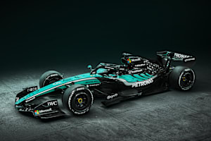 Mercedes fährt in Sepang mit Sonderlackierung für Sponsor Petronas