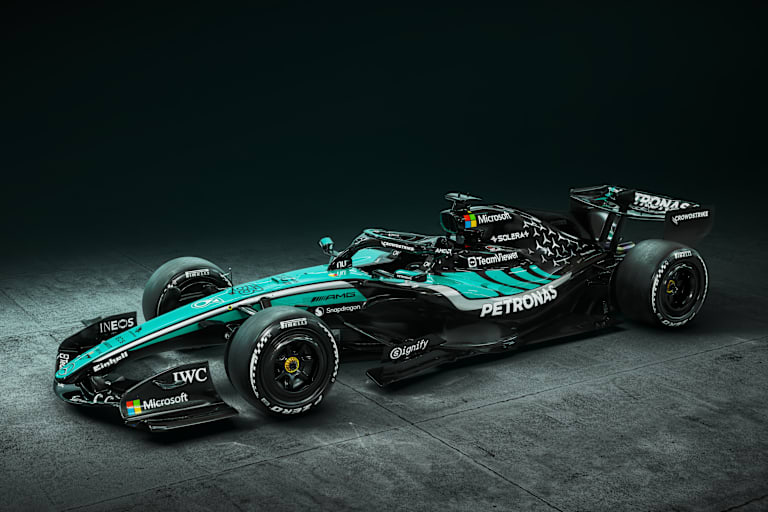 Mercedes fährt in Sepang mit Sonderlackierung für Sponsor Petronas