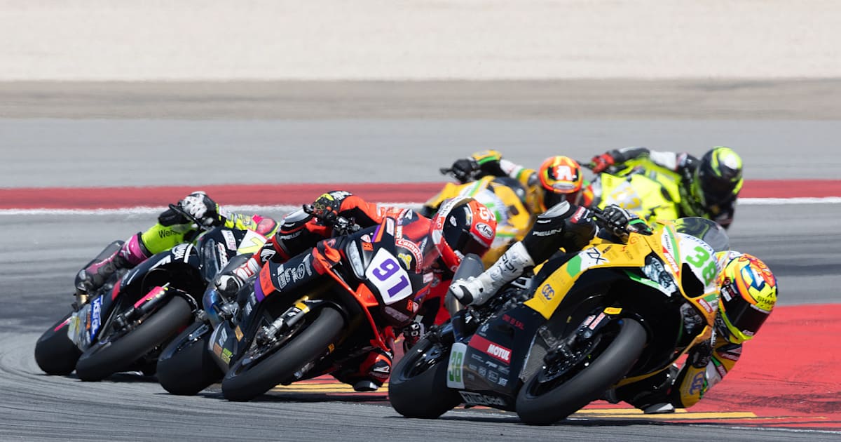Misano-Superpole-Eine-Kawasaki-Ninja-vor-zwei-Aprilia-RS660
