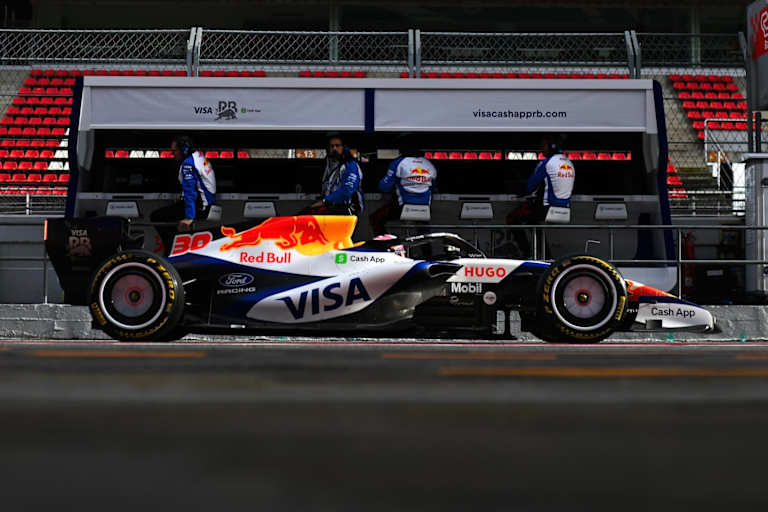 Liam Lawson geht für eine weitere Runde auf die Bahn