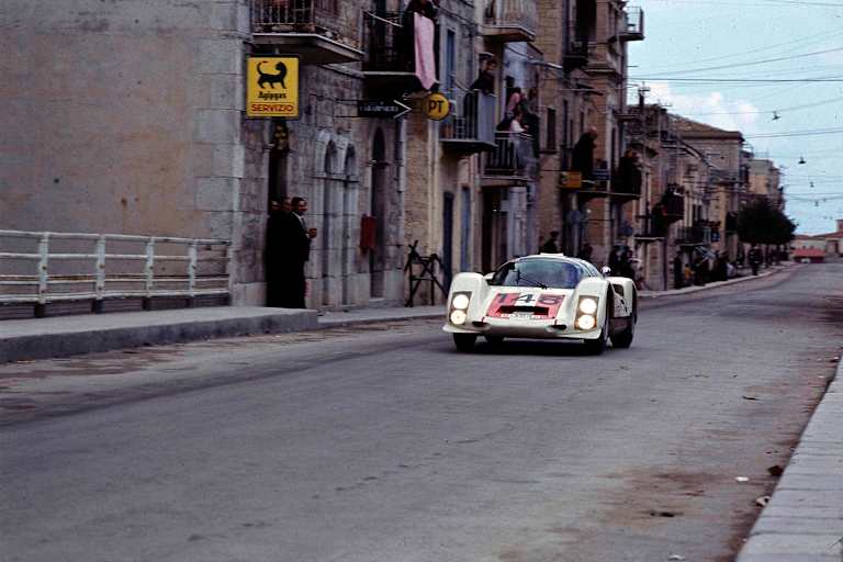 Willy Mairesse und Herbert Müller eroberten 1966 im Porsche 906 den Sieg