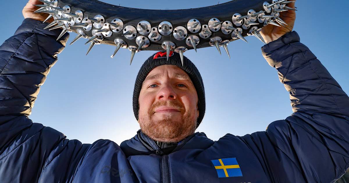 Eisspeedway-Supercup-Max-Koivula-siegt-Martin-Haarahiltunen-im-Hospital