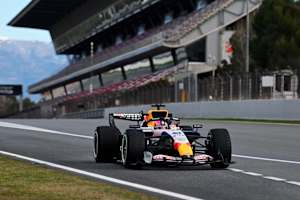 Liam Lawson im Rennwagen der Racing Bulls