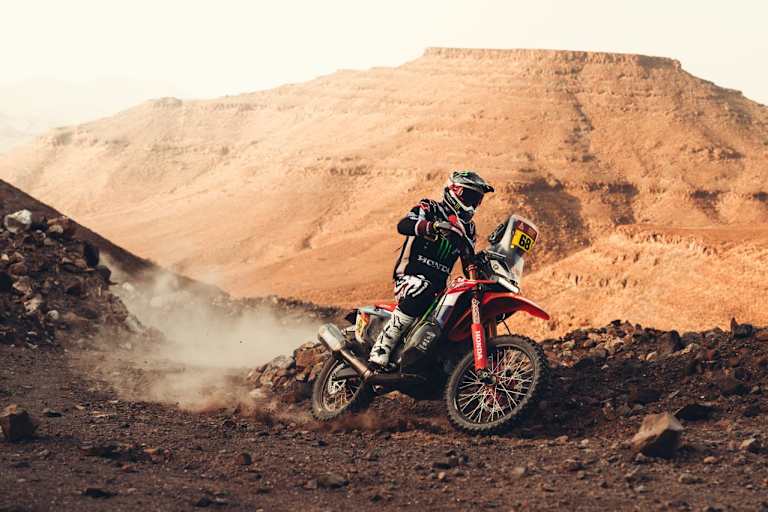 Tosha Schareina holt den ersten Etappensieg von Honda bei der Dakar 2026