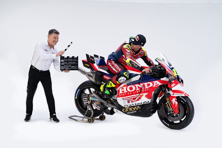 Lucio Cecchinello mit MotoGP-Rookie Diogo Moreira