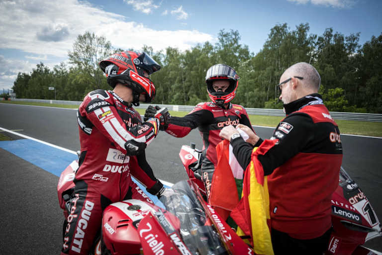 Iker Lecuona (li.) und Nicolo Bulega